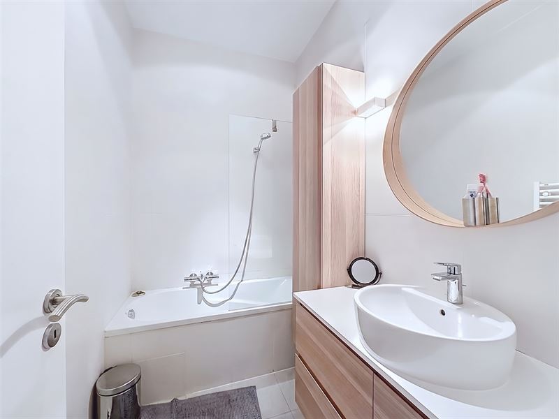 Appartement complètement rénové rez de chaussée