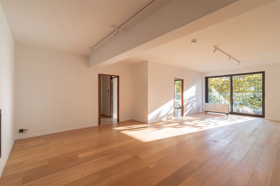 EU/Centre: Beautiful renovated apartment with terraces