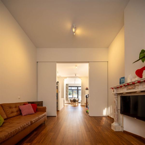Gerenoveerd duplex begane grond appartement met tuin