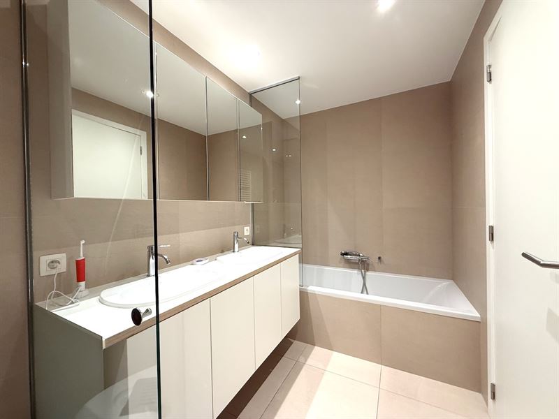 Gerenoveerd duplex begane grond appartement met tuin