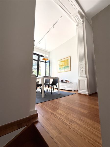 Gerenoveerd duplex begane grond appartement met tuin
