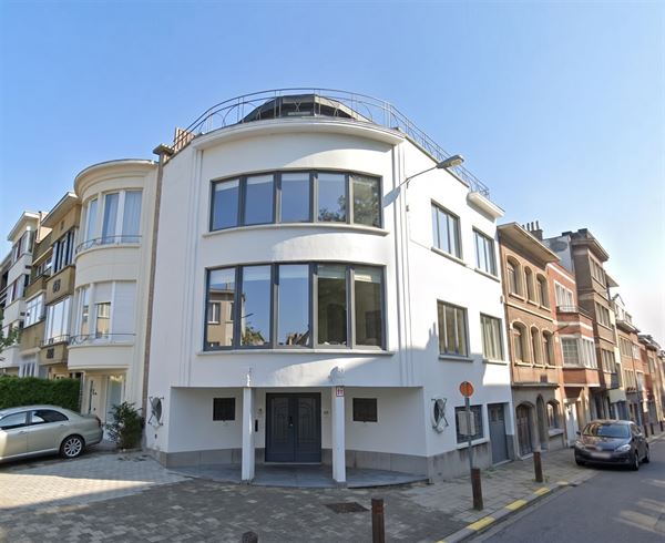 Splendide maison à considérer comme un triplex