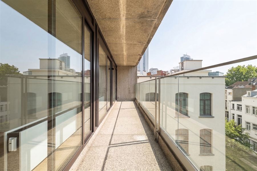 EU/Centre: Beautiful renovated apartment with terraces