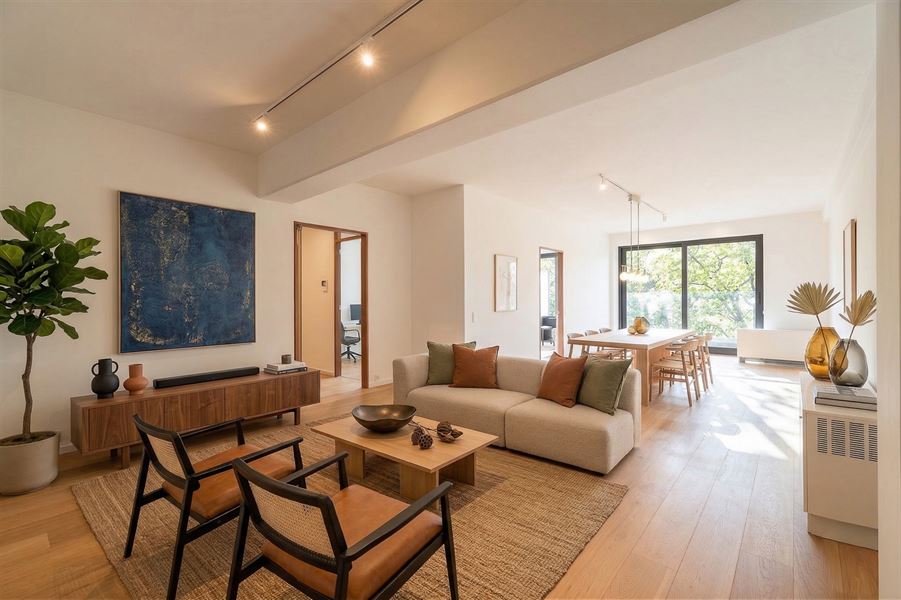 EU/Centre: Beautiful renovated apartment with terraces