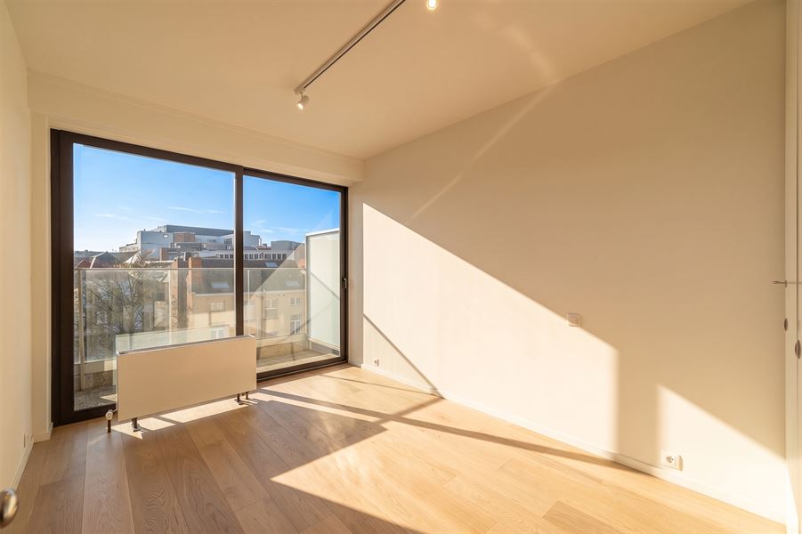 EU/Centre: Beautiful renovated apartment with terraces