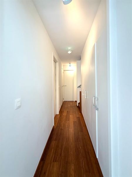 Gerenoveerd duplex begane grond appartement met tuin