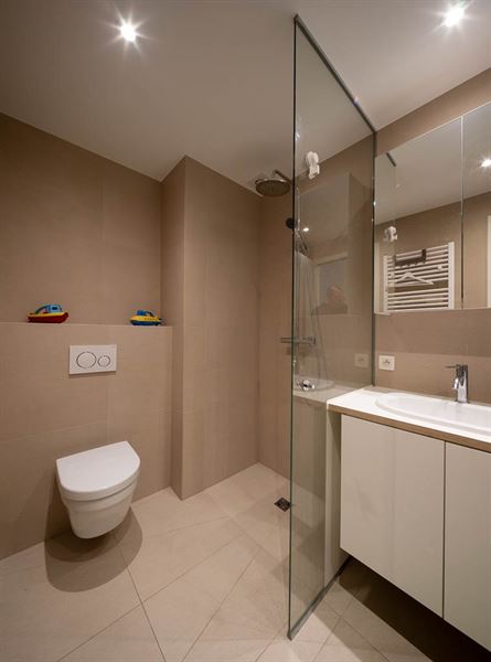 Gerenoveerd duplex begane grond appartement met tuin