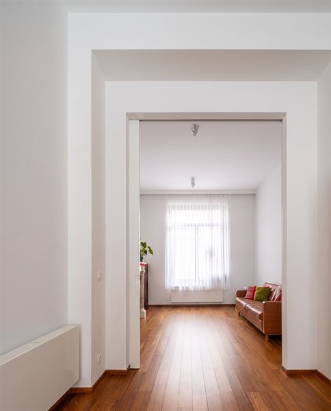 Gerenoveerd duplex begane grond appartement met tuin