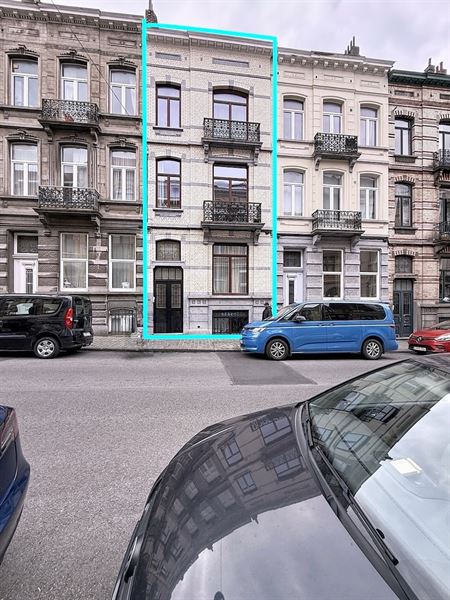 Gerenoveerd duplex begane grond appartement met tuin