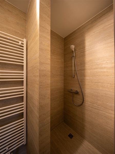 EU/Centre: Beautiful renovated apartment with terraces
