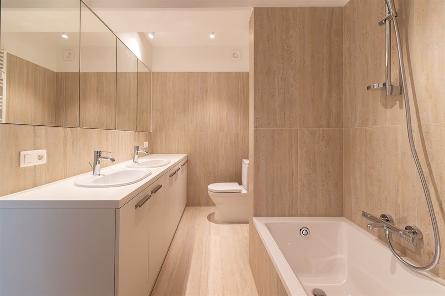 EU/Centre: Beautiful renovated apartment with terraces
