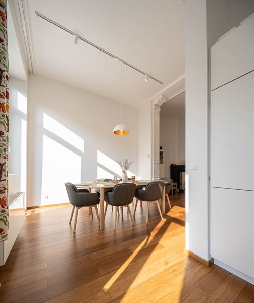 Gerenoveerd duplex begane grond appartement met tuin