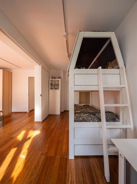 Gerenoveerd duplex begane grond appartement met tuin