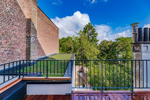 Furnished triplex near Châtelain