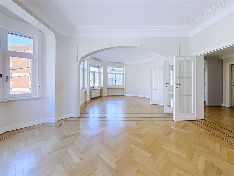 Splendide appartement art déco