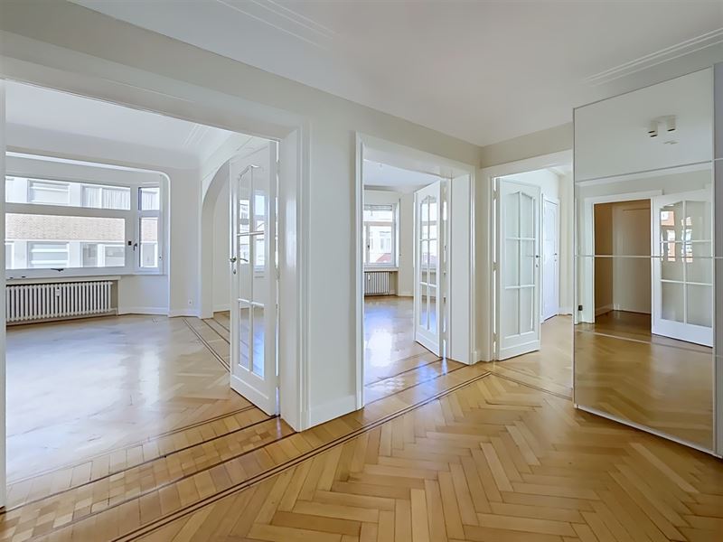 Splendide appartement art déco