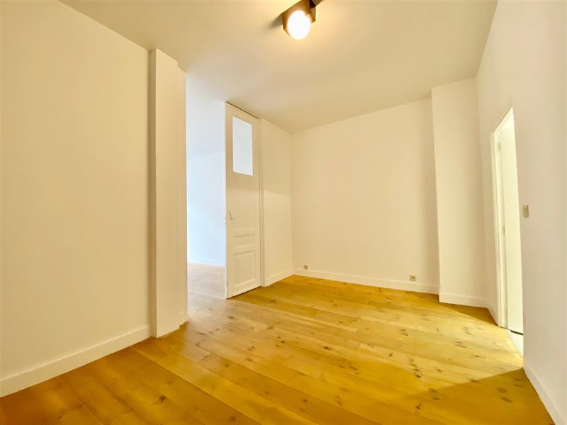 Apartment between Molière and Place Albert