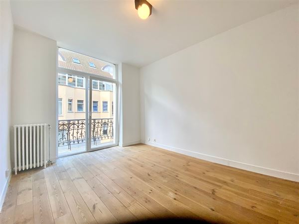 Apartment between Molière and Place Albert