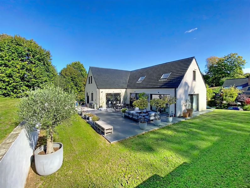 Villa 323m² habitables, sur un terrain de 4500m²