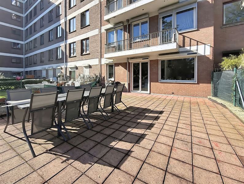 Apartment with terrace and garden