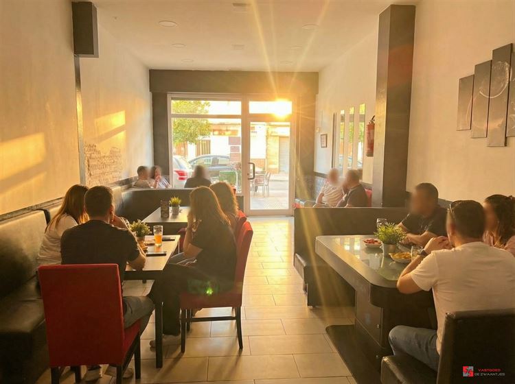 Foto 2 : Winkelruimte te 2660 HOBOKEN (België) - Prijs &euro; 349.000