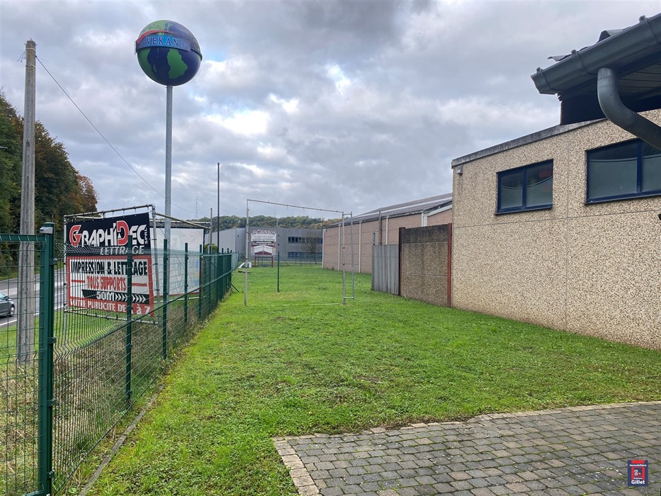 hall industriel avec parking - belle visibilité