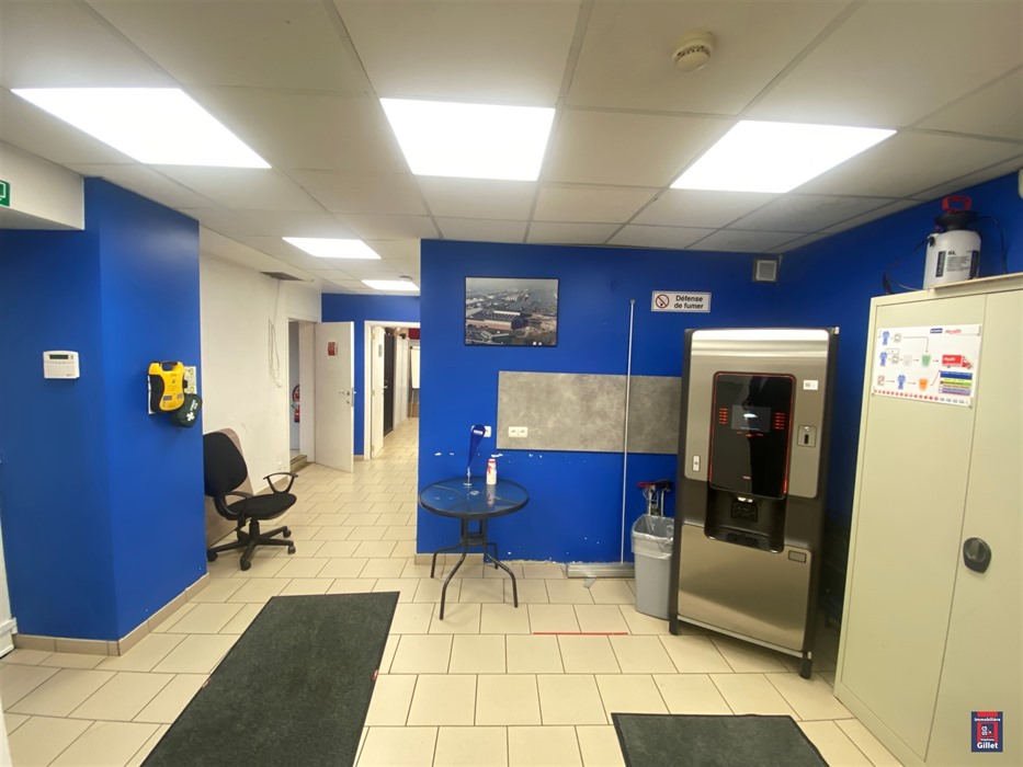 hall industriel avec parking - belle visibilité