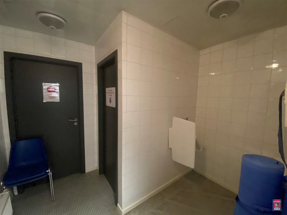 hall industriel avec parking - belle visibilité