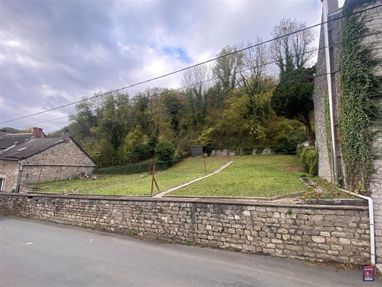 Belle parcelle de terrain a l'entrée du village de thon