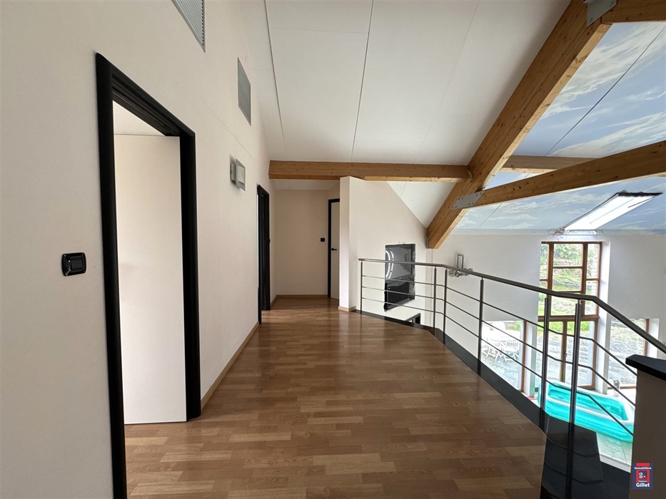 Étonnante maison 4 chambres avec piscine intérieure