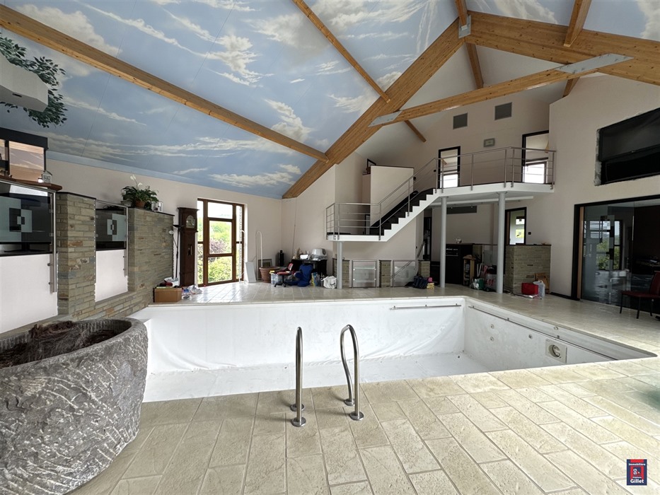 Étonnante maison 4 chambres avec piscine intérieure
