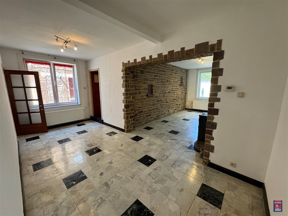 Maison 4 ch avec garages et jardin 