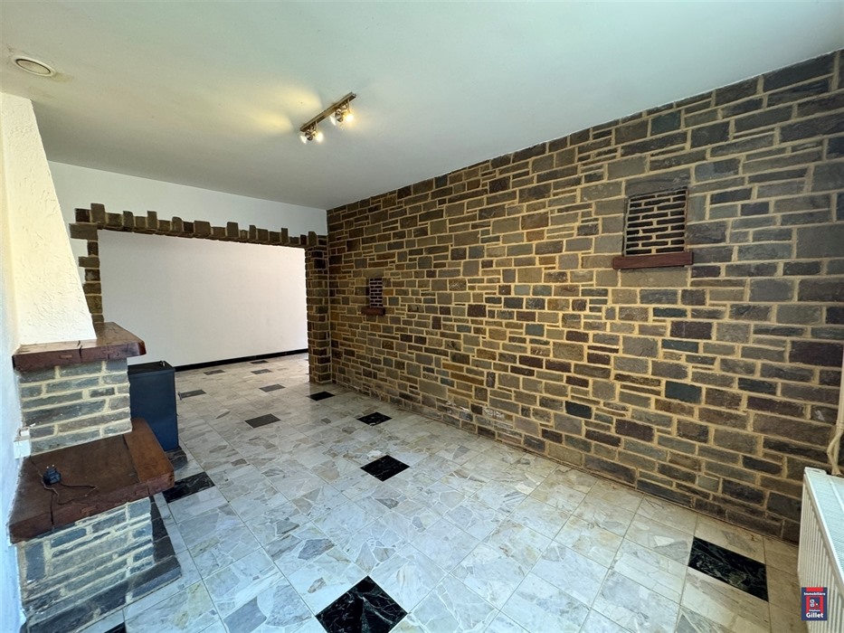 Maison 4 ch avec garages et jardin 