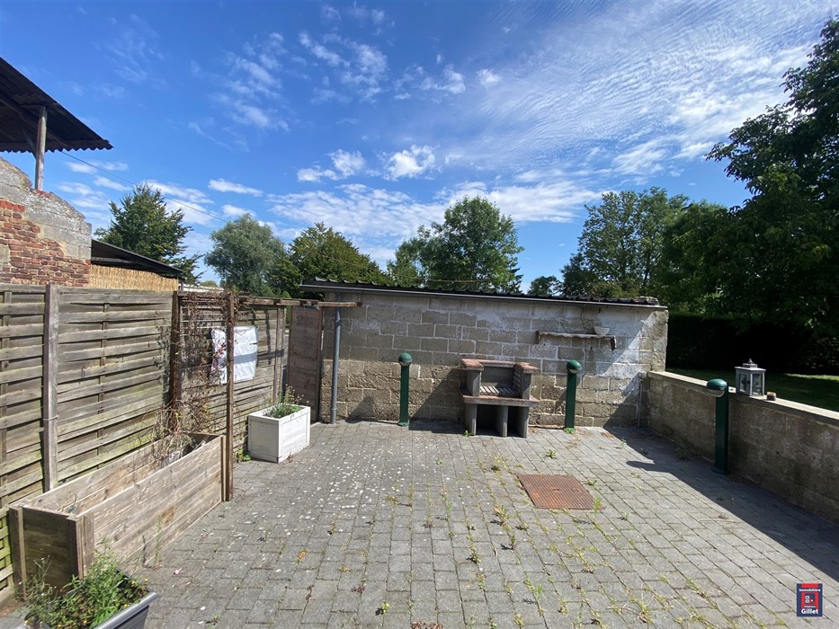 Maison 4 ch avec garages et jardin 