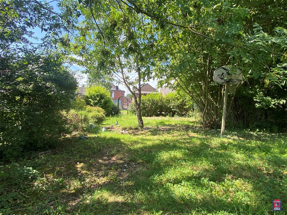 Maison 4 ch avec garages et jardin 