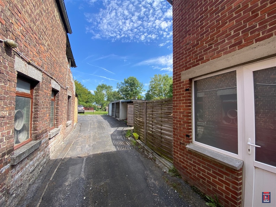 Maison 4 ch avec garages et jardin 