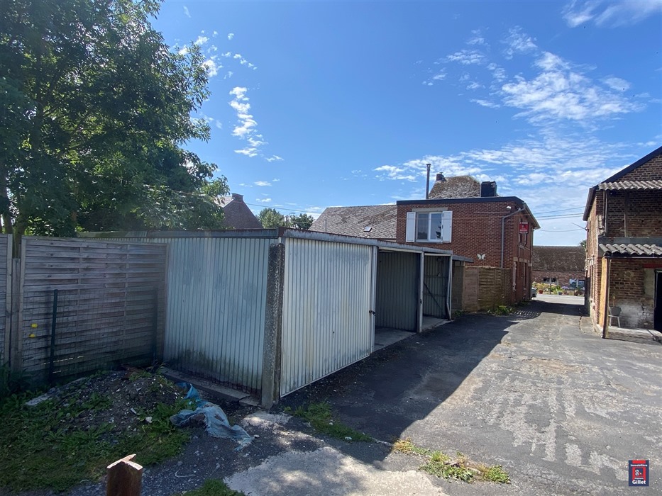 Maison 4 ch avec garages et jardin 