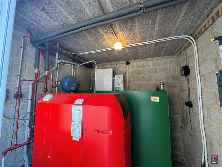 Maison 4 ch avec garages et jardin 
