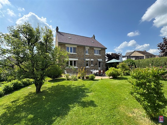 Magnifique maison en pierre au centre du village