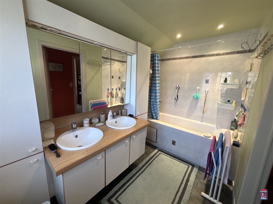 Spacieuse maison villageoise sur magnifique parcelle de 20 ares