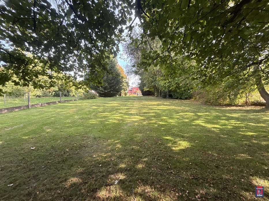 Spacieuse maison villageoise sur magnifique parcelle de 20 ares