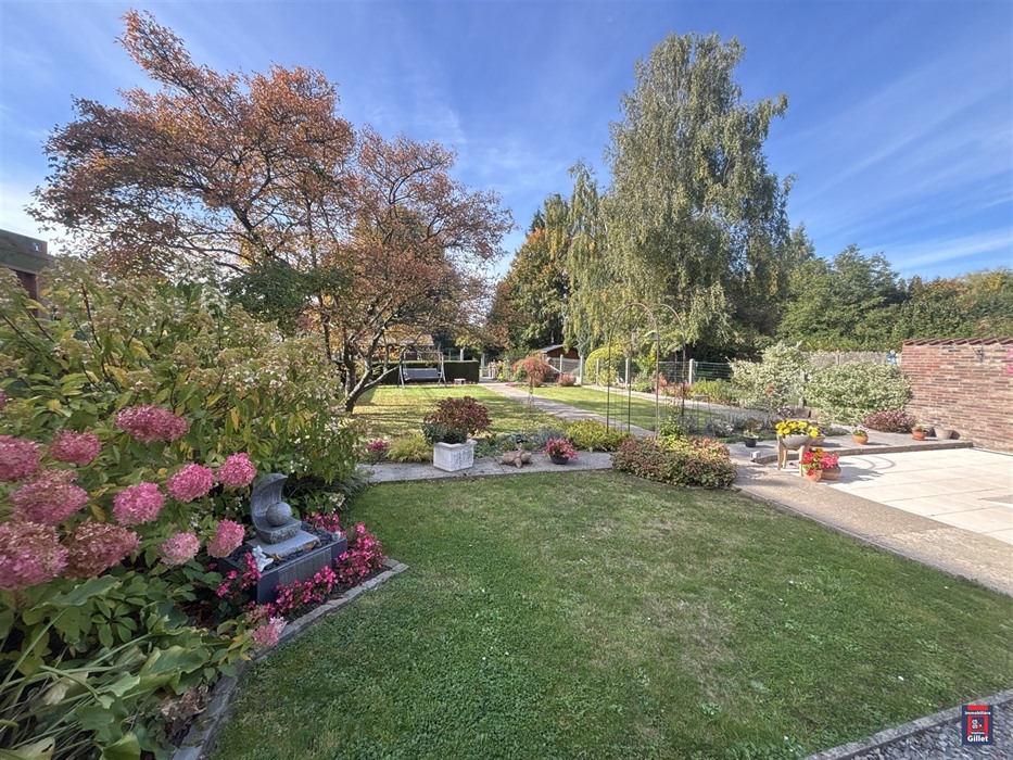 Spacieuse maison villageoise sur magnifique parcelle de 20 ares