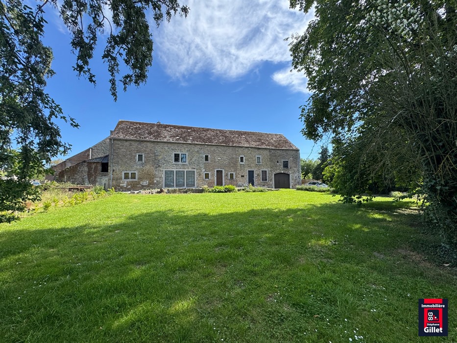 Charmante partie de ferme, pleine de caractère