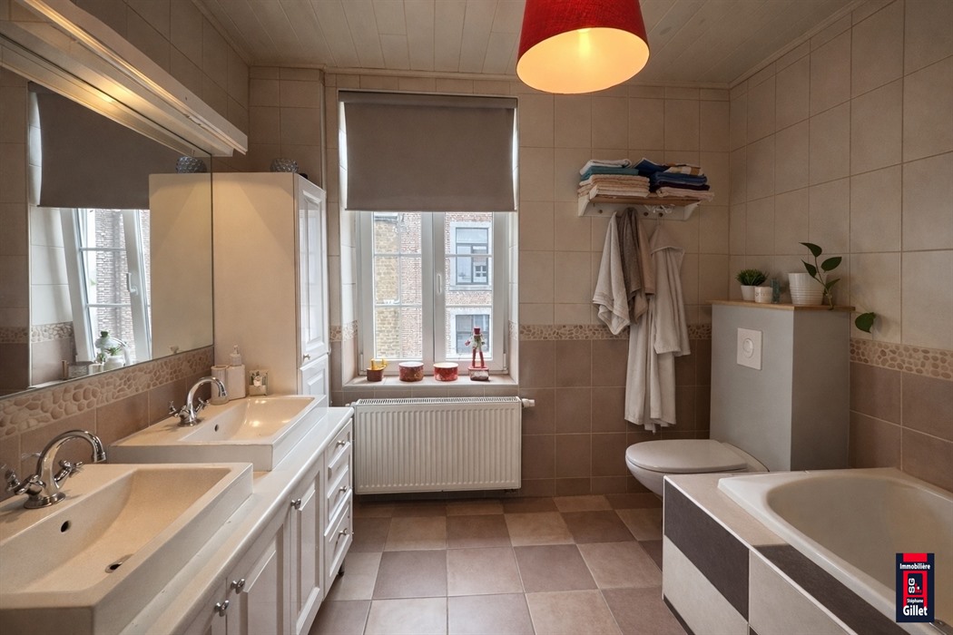 Spacieuse maison de village avec parkings et 6 chambres