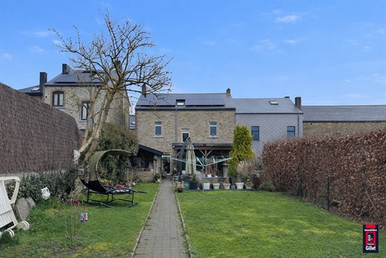 Spacieuse maison de village avec parkings et 6 chambres