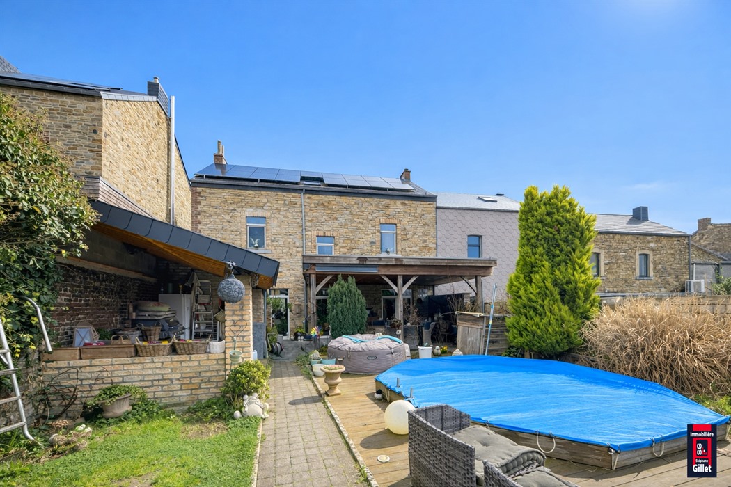 Spacieuse maison de village avec parkings et 6 chambres