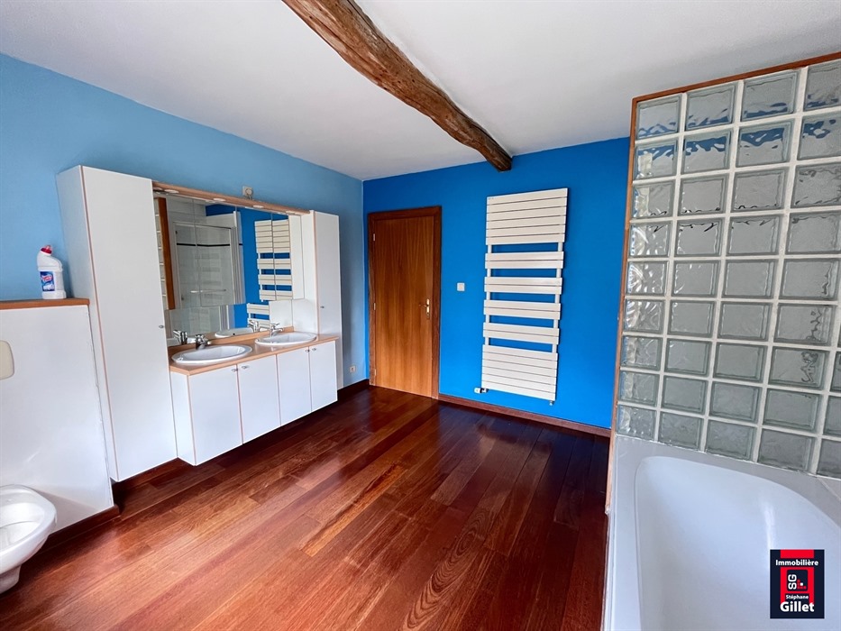 Charmante maison avec entrée secondaire pour prof. libérale