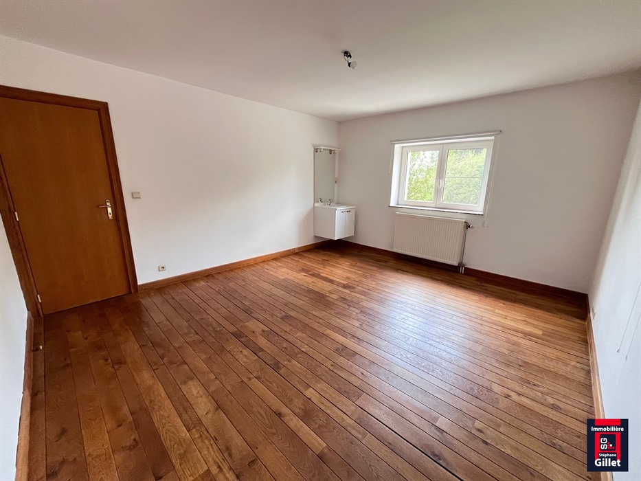 Charmante maison avec entrée secondaire pour prof. libérale