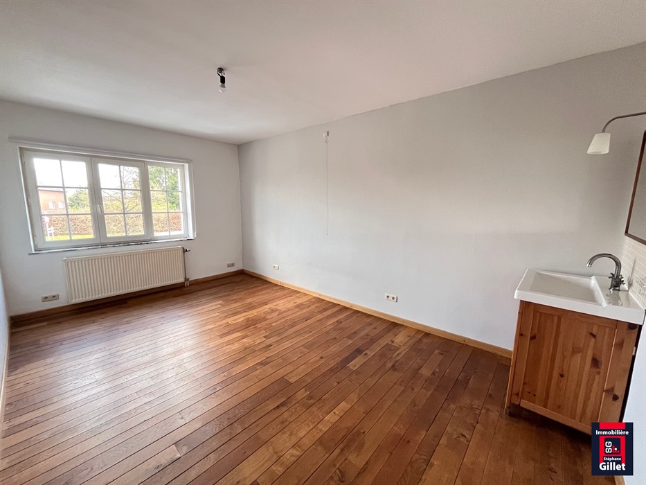 Charmante maison avec entrée secondaire pour prof. libérale