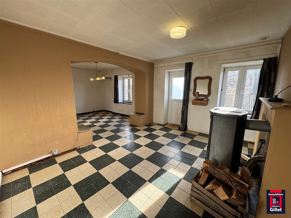 Maison en pierre au beau potentiel d’aménagement